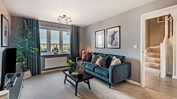 4 Bedroom Semi Detached House For Sale In Racecourse Rd, Scarborough, YO13