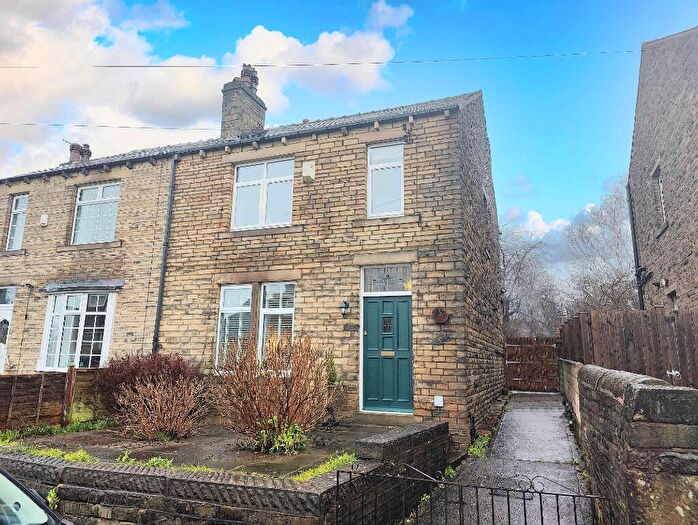3 Bedroom End Of Terrace House For Sale In Bracken Road, Brighouse, HD6