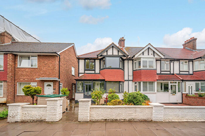 4 Bedroom End Of Terrace House To Rent In Wide Way, Mitcham, CR4