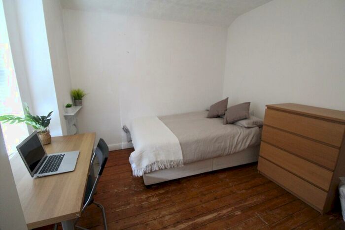 5 Bedroom Semi-Detached House To Rent In (Bed) North Road, West Bridgford, NG2