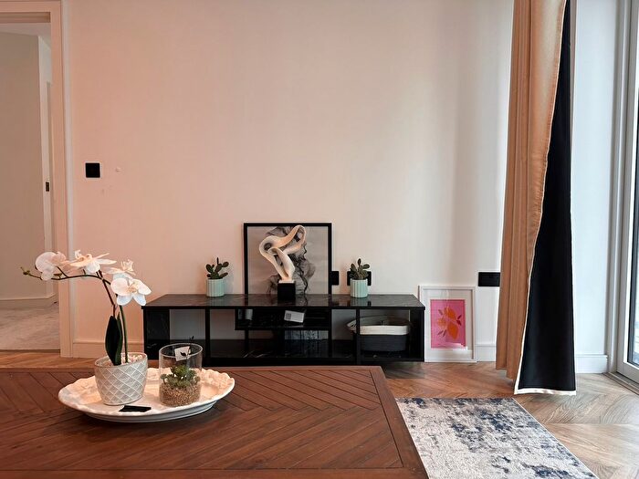 2 Bedroom Flat To Rent In Brook Street, Kingston Upon Thames, KT1