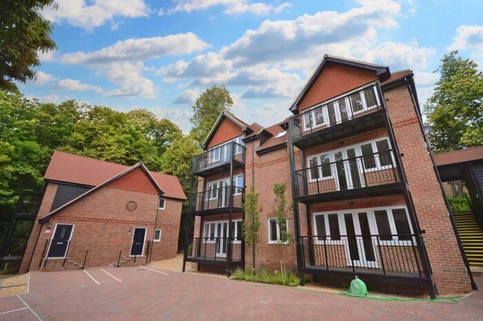 1 Bedroom Maisonette To Rent In Lower Hanger, Haslemere, GU27