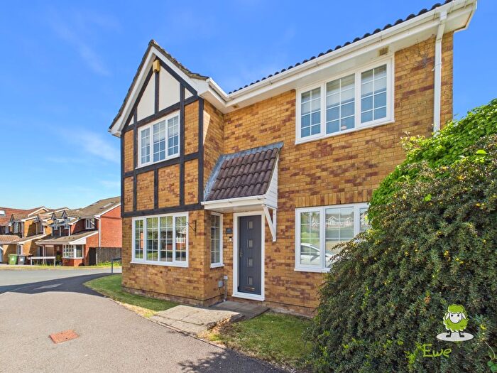 4 Bedroom Detached House For Sale In Lyndhurst Drive, Basingstoke, Hampshire, RG22