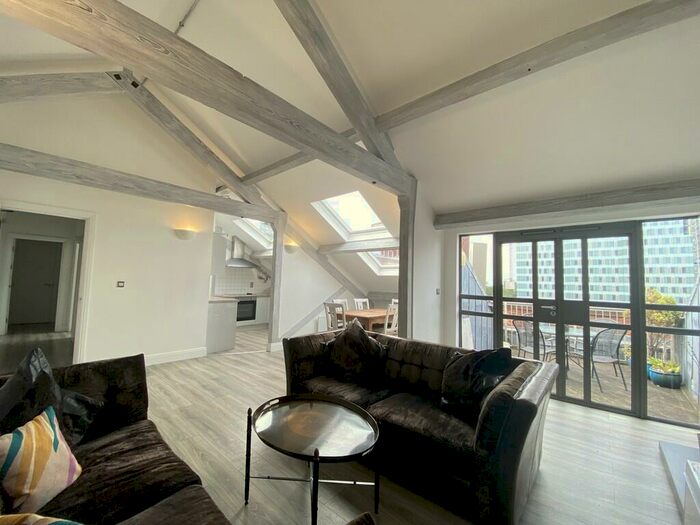 2 Bedroom Penthouse To Rent In Cambridge Street, Manchester, M1