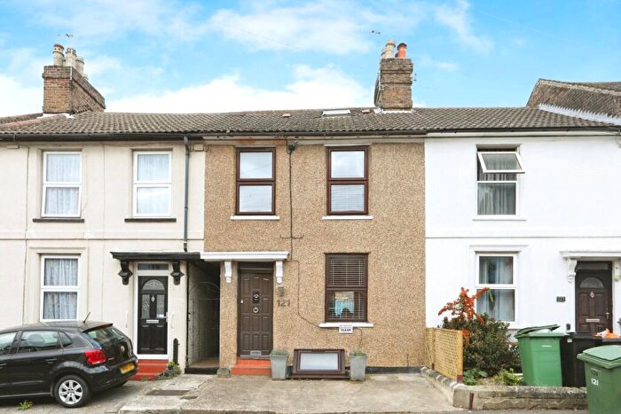 4 Bedroom Terraced House For Sale In Kingsley Road, Maidstone, Kent, ME15