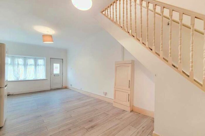 3 Bedroom House To Rent In Boleyn Road, Forest Gate, E7