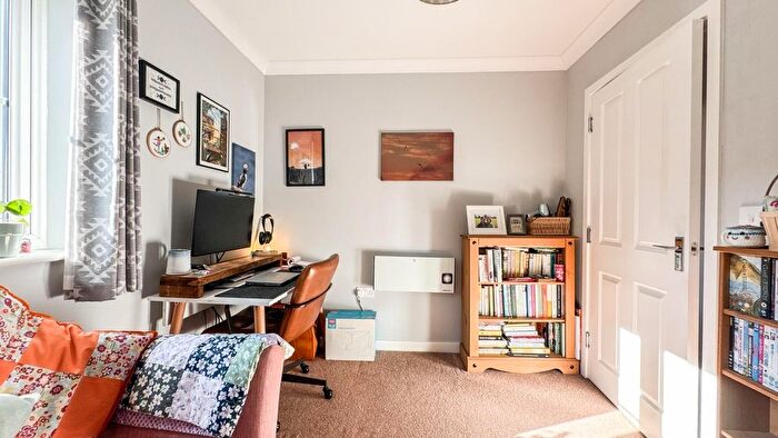 2 Bedroom Flat For Sale In Dickinsons Fields, Bedminster, BS3