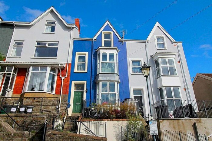 2 Bedroom Flat To Rent In Constitution Hill, Swansea, SA1
