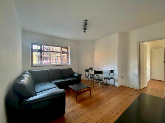 4 Bedroom Flat To Rent In Poynders Gardens, Clapham South, SW4