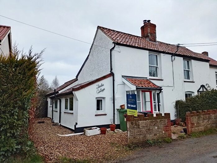 2 Bedroom Cottage For Sale In Queen Street, Spooner Row, Wymondham, Norfolk, NR18