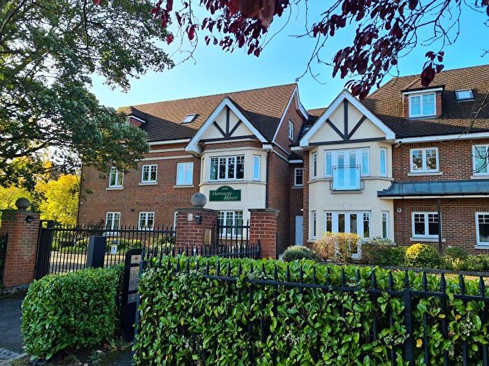 1 Bedroom Flat For Sale In Harroway Manor, Cobham Road, Fetcham, Surrey, KT22