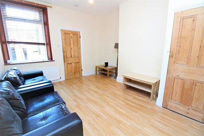2 Bedroom Flat To Rent In Doncaster Road, Sandyford, Newcastle Upon Tyne, Tyne And Wear, NE2