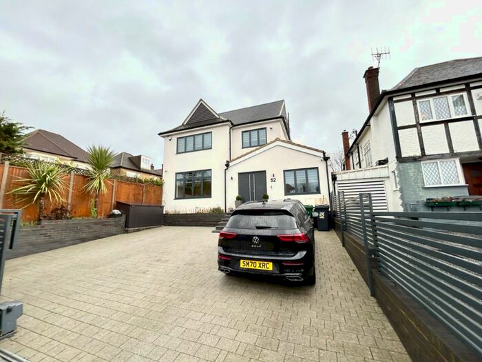 4 Bedroom Detached House To Rent In Broadfields Avenue, Edgware, Greater London, HA8