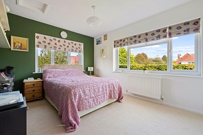 4 Bedroom Detached House For Sale In Nettleton Avenue, Chichester, PO20