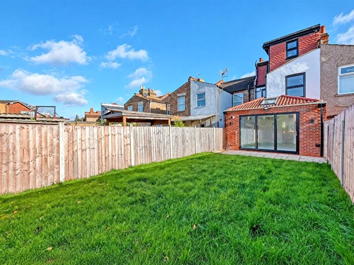 5 Bedroom Terraced House To Rent In Fulbourne Rd, London, E17