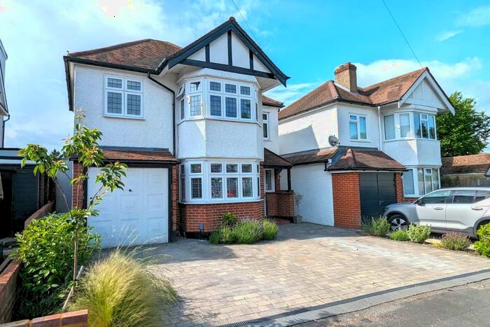 4 Bedroom Detached House To Rent In West Byfleet, Surrey, KT14