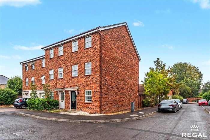 3 Bedroom End Of Terrace House For Sale In Avro Close, Regents Park, Southampton, SO15