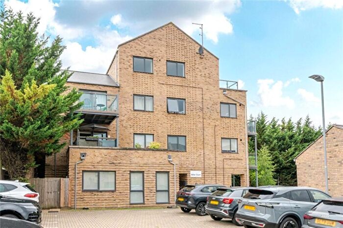 2 Bedroom Flat For Sale In Hillier Court, Well Grove, London, Greater London, N20