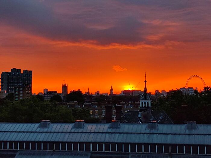 3 Bedroom Flat To Rent In Danson Mews, Elephant And Castle, London, SE17