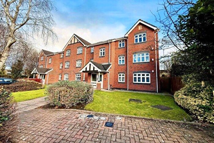 2 Bedroom Flat To Rent In Thorpe Close, Altrincham, WA15