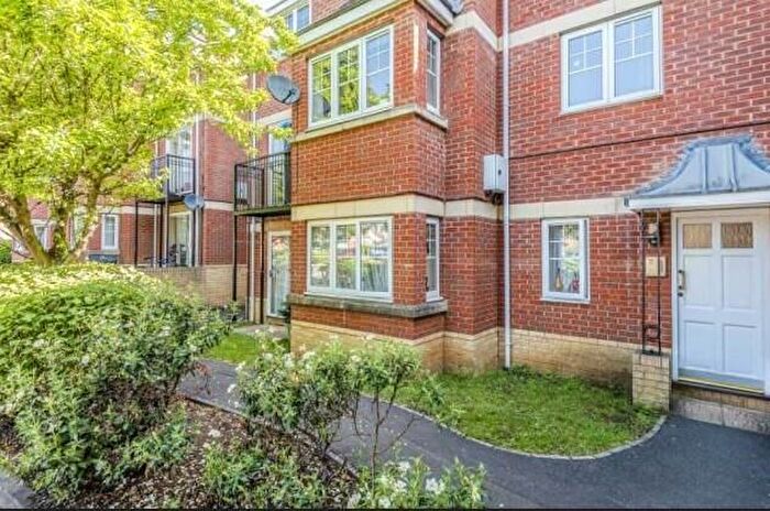 2 Bedroom Flat To Rent In Meyseys Close, Headington, OX3