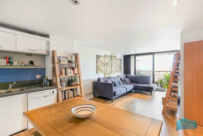 2 Bedroom Apartment To Rent In Kingsway, North Finchley, London, N12