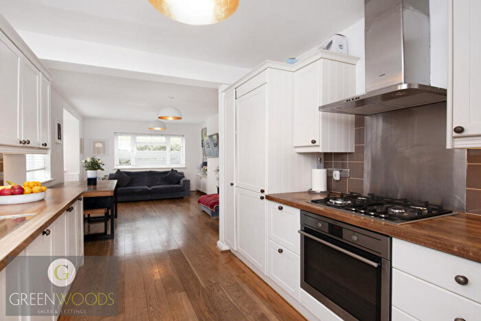 2 Bedroom Flat For Sale In Darby Road, SW14