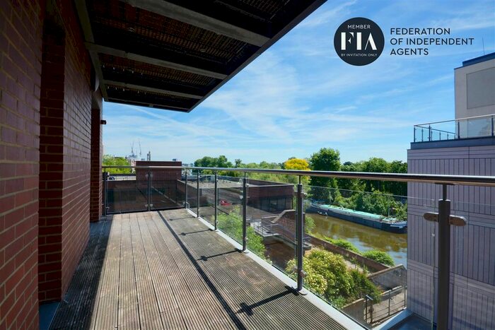 1 Bedroom Flat To Rent In Lighterage Court, High Street, Brentford, TW8