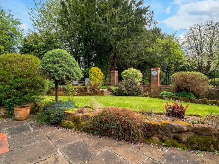 3 Bedroom Detached Bungalow For Sale In Kenilworth Road, Leamington Spa