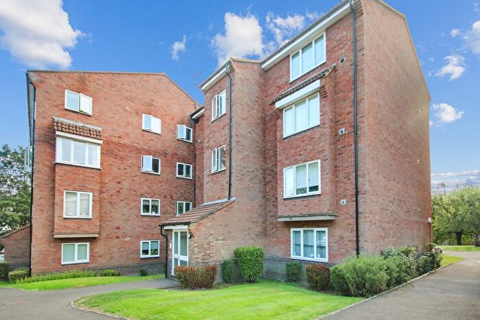1 Bedroom Flat For Sale In St Leonards Park, East Grinstead, RH19