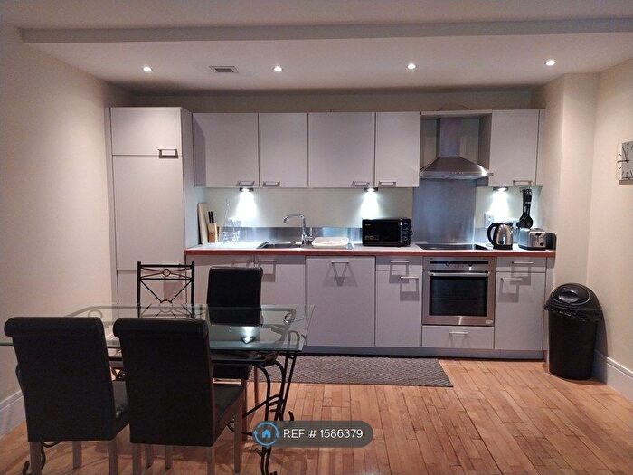 2 Bedroom Flat To Rent In Lower Chatham Street, Manchester, M1
