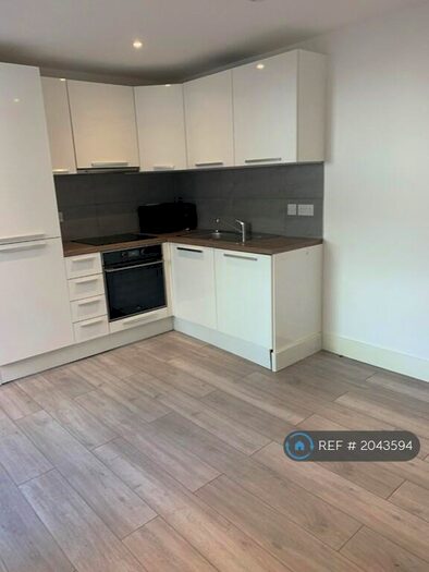 Studio To Rent In Shaw Heath, Stockport, SK2