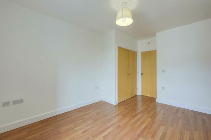 2 Bedroom Flat To Rent In Desvignes Drive, Hither Green, London, SE13