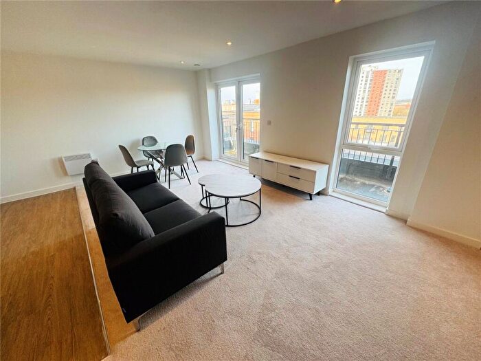 3 Bedroom Flat To Rent In Ordsall Lane, Salford, Greater Manchester, M5