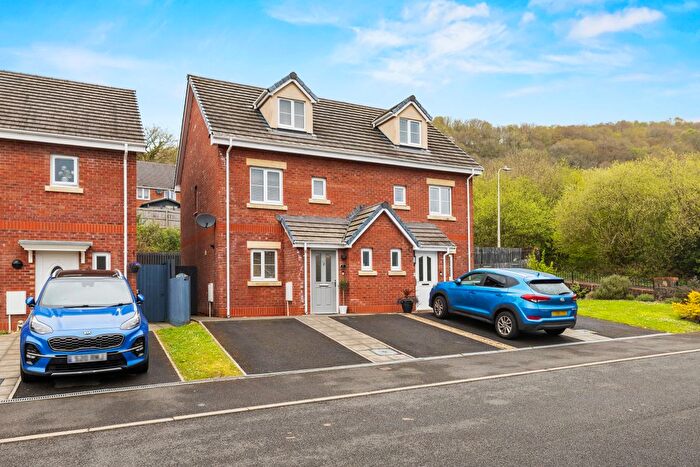 3 Bedroom Semi Detached House For Sale In Clos Y Cwm, Swansea, Neath Port Talbot, SA8