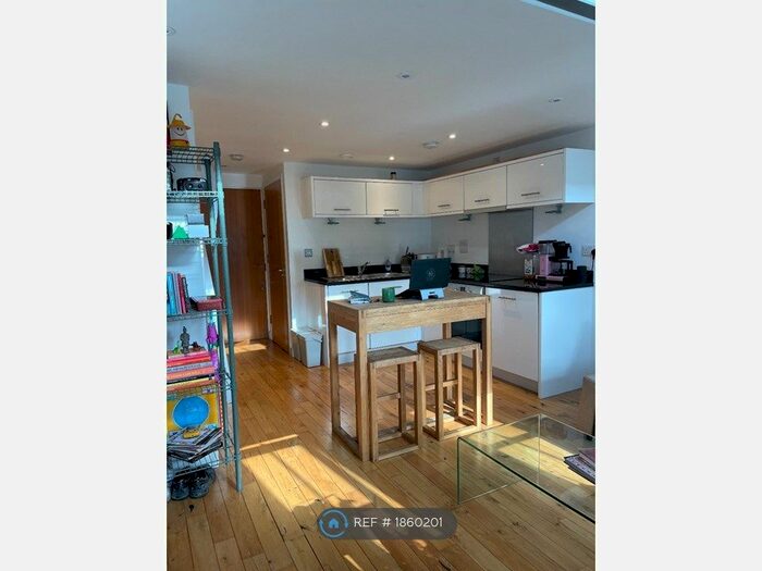 1 Bedroom Flat To Rent In Tollington Road, London, N7