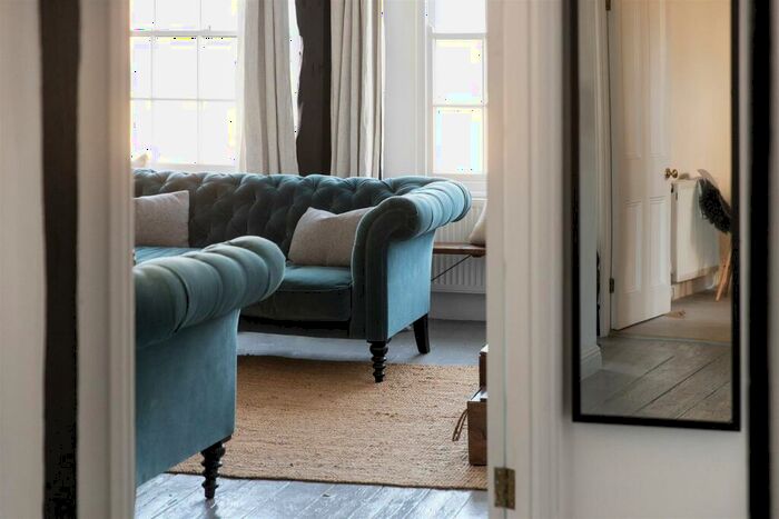 2 Bedroom Flat To Rent In High Street, Woodstock, OX20