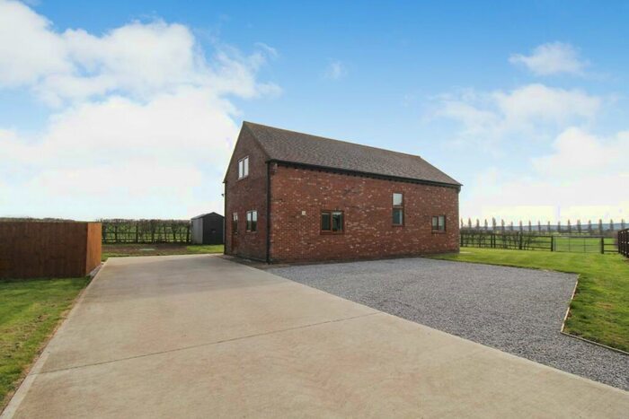 4 Bedroom Detached House To Rent In Bowstring House, MK17