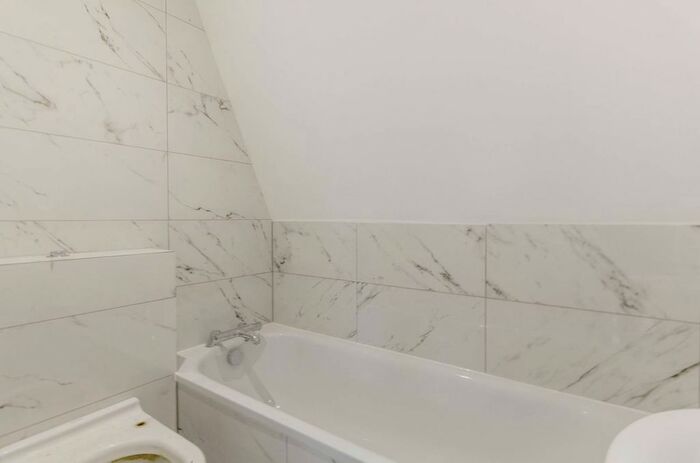 1 Bedroom Detached House To Rent In Rosemont Avenue, North Finchley, London, N12