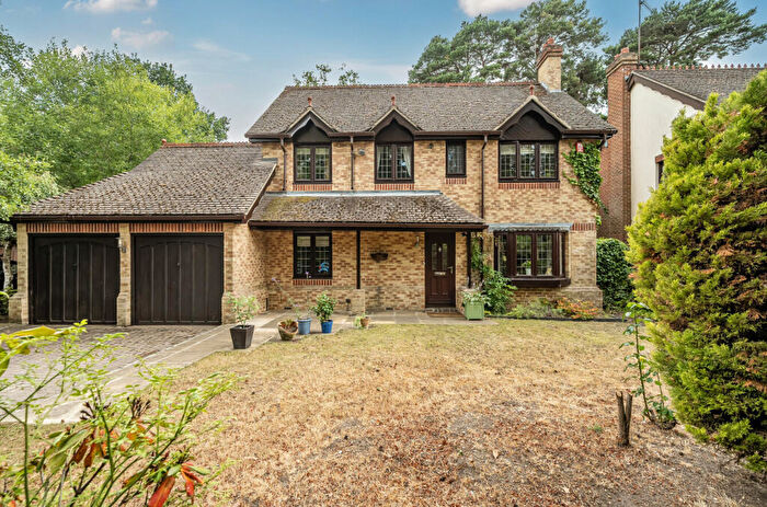 4 Bedroom Detached House For Sale In Chivers Drive, Finchampstead, Wokingham, Berkshire, RG40