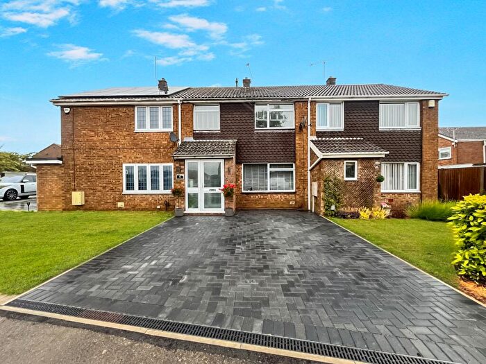 3 Bedroom Terraced House For Sale In Telscombe Way, Luton, Bedfordshire, LU2