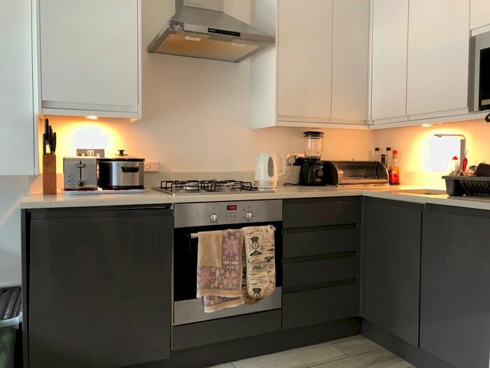 1 Bedroom Flat To Rent In Kenninghall Road, Clapton Hackney, E5