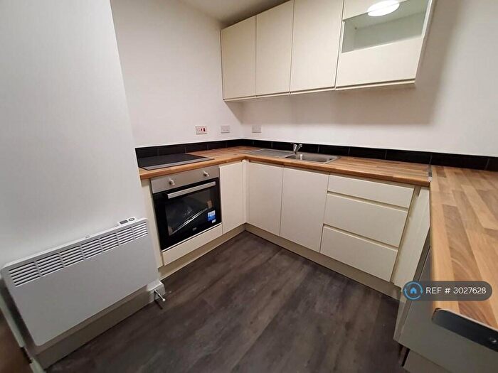 2 Bedroom Flat To Rent In Drake Street, Rochdale, OL16