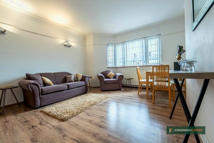 2 Bedroom Flat To Rent In Vale Court, The Vale, London, W3
