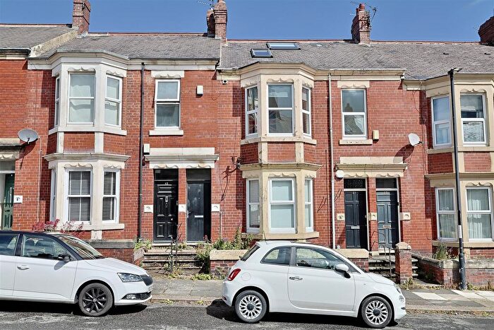 3 Bedroom Flat For Sale In Grosvenor Gardens, Jesmond Vale, Newcastle Upon Tyne, NE2