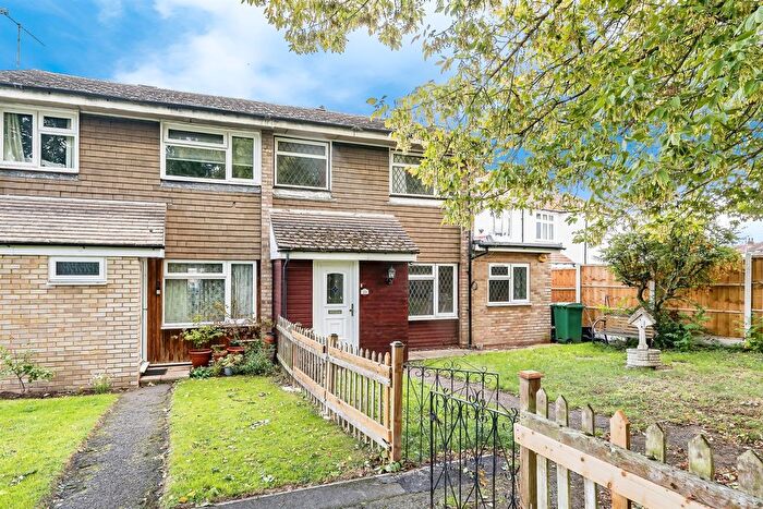 4 Bedroom Semi-detached House For Sale In Green Close, Taplow, Maidenhead, SL6