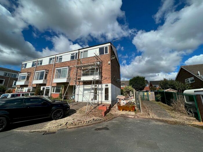 4 Bedroom End Of Terrace House To Rent In Rochford Close, Halesowen, B63