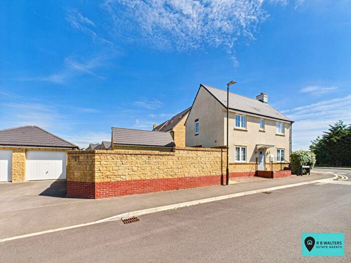 3 Bedroom Detached House For Sale In Birdwood Crescent, Brockworth, GL3