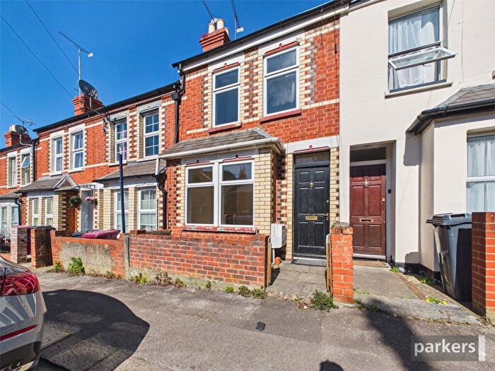 2 Bedroom Terraced House For Sale In Wykeham Road, Reading, Berkshire, RG6