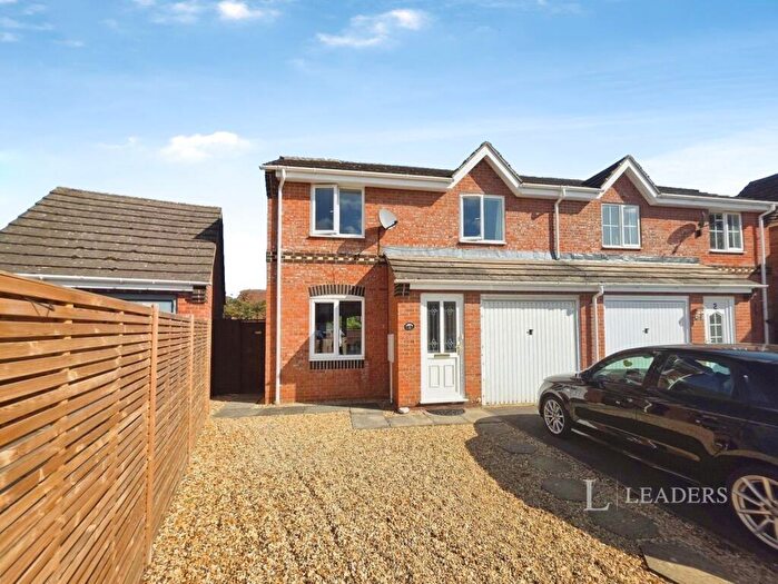 3 Bedroom Semi-Detached House To Rent In Clover Gardens, Stamford, Lincolnshire, PE9